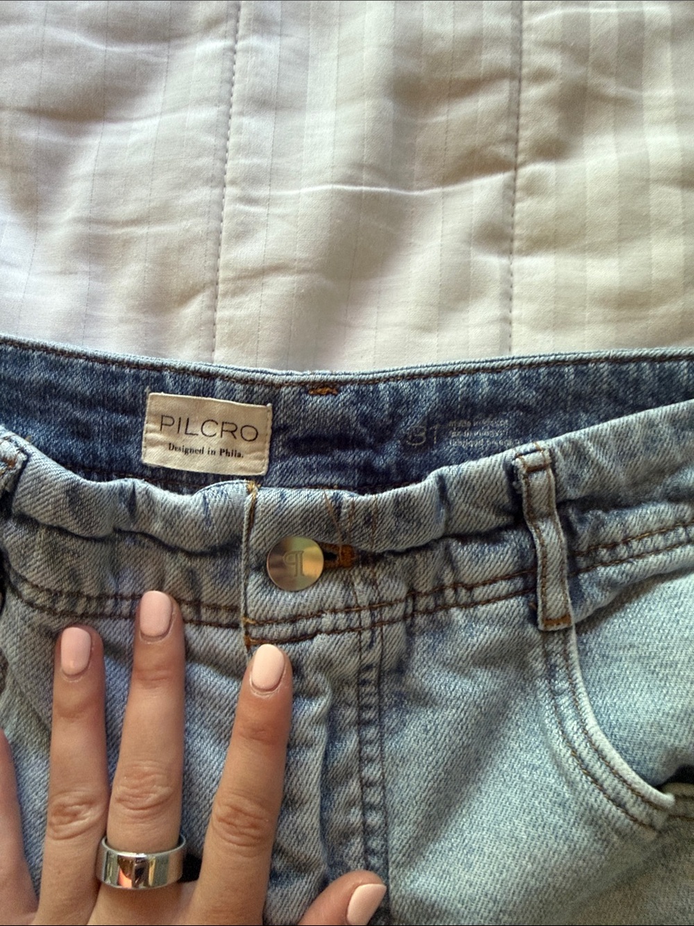 🌀ANTHRO/PILCRO🌀 wide leg jean with frayed hem